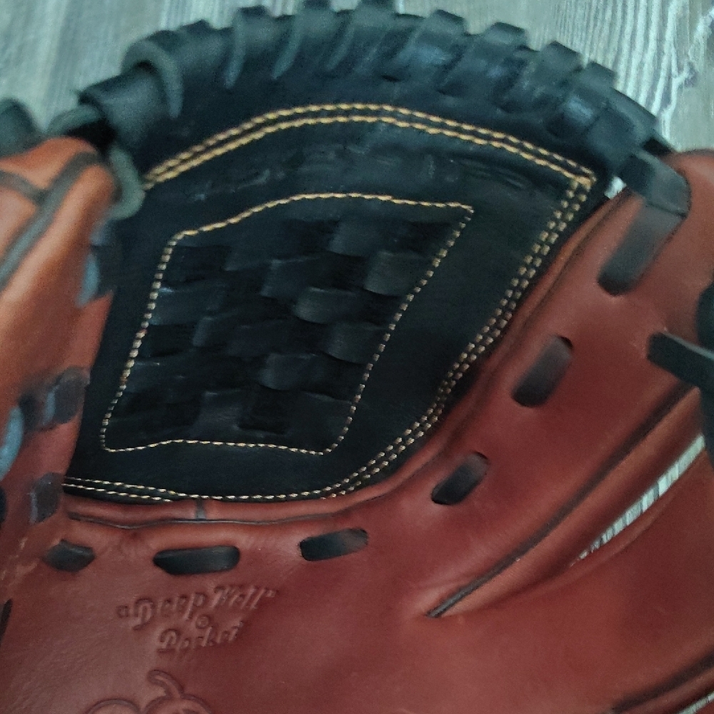 Rawlings Brown and Black Baseball Glove - Picture 5 of 6